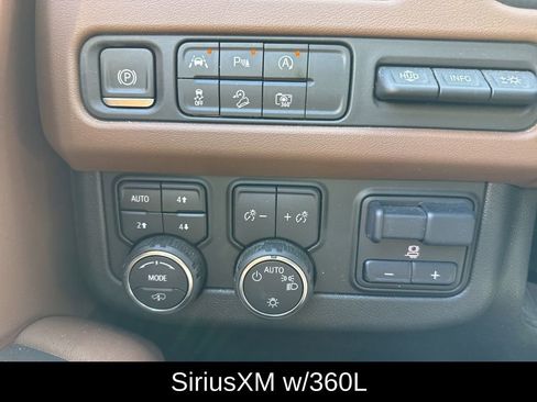 Used 2024 Chevrolet Suburban High Country AWD/4WD image 14
