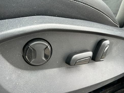 Certified 2023 Volkswagen Taos SE AWD/4WD image 4