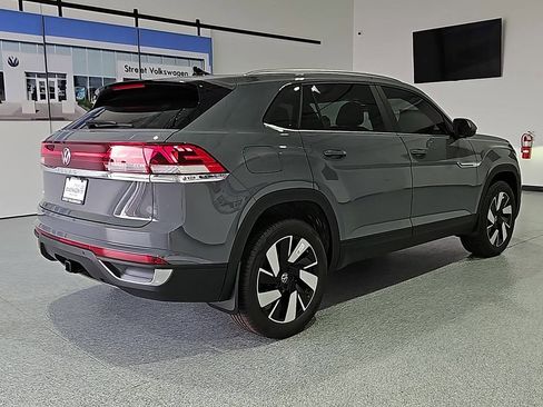 New 2026 Volkswagen Atlas Cross Sport SE FWD image 9