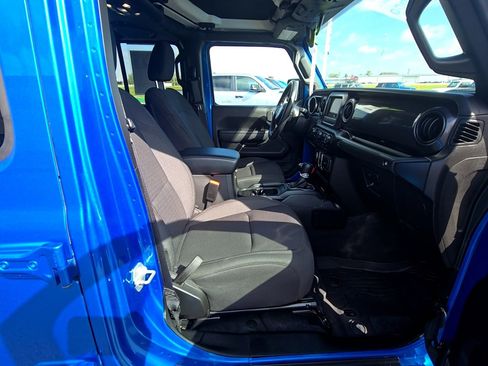 Used 2022 Jeep Gladiator Sport image 16