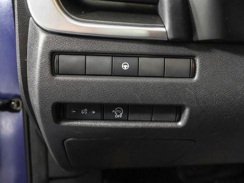 Used 2023 Nissan Rogue SV image 28