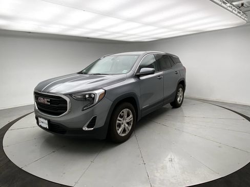 Used 2020 GMC Terrain SLE FWD image 1
