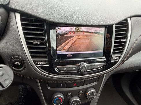 Used 2020 Chevrolet Trax LT w/ LT Convenience Package FWD image 22