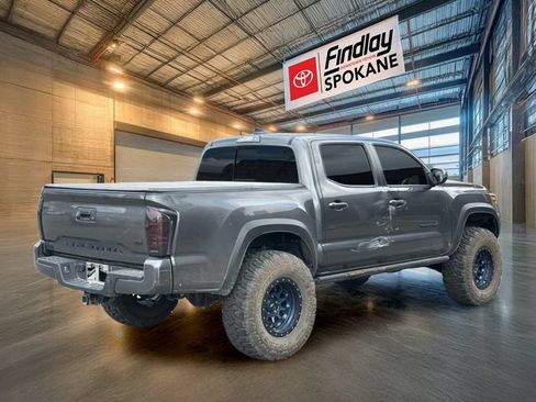 Used 2020 Toyota Tacoma TRD Off-Road w/ TRD Premium Off Road Package AWD/4WD image 4