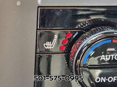 Used 2025 Nissan Rogue SV w/ SV Premium Package FWD image 28