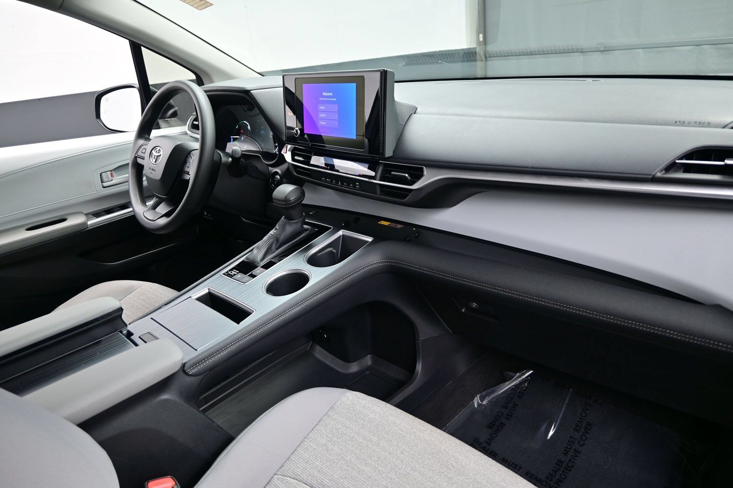 Used 2025 Toyota Sienna LE AWD/4WD image 15
