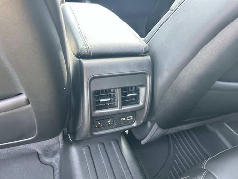 Used 2024 Cadillac XT4 Luxury w/ Cold Weather Package FWD image 19