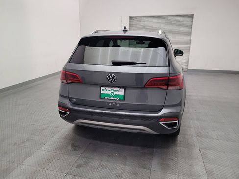 Used 2023 Volkswagen Taos SE w/ Panoramic Sunroof Package FWD image 7