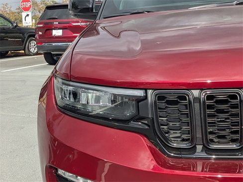 New 2025 Jeep Grand Cherokee Limited image 10