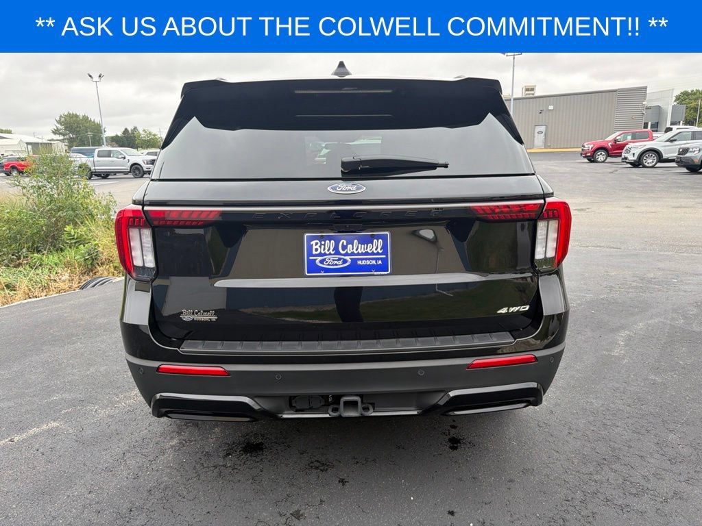 Used 2025 Ford Explorer ST-Line w/ ST-Line Street Pack AWD/4WD image 5