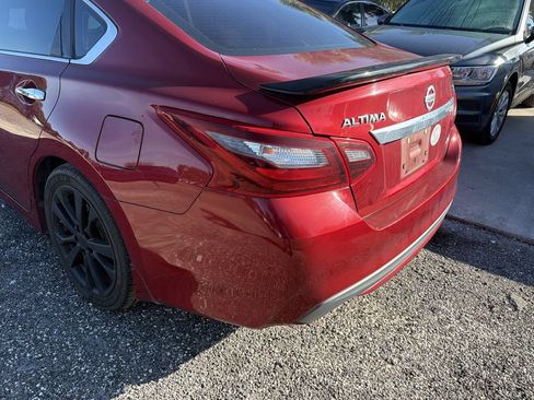 Used 2017 Nissan Altima 2.5 SR w/ Midnight Edition Package FWD image 9
