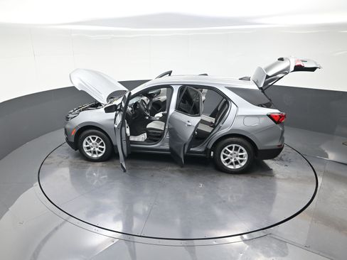 Used 2023 Chevrolet Equinox LS w/ LS Convenience Package AWD/4WD image 15