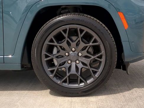 New 2026 Jeep Grand Cherokee L Summit w/ Obsidian Package image 11