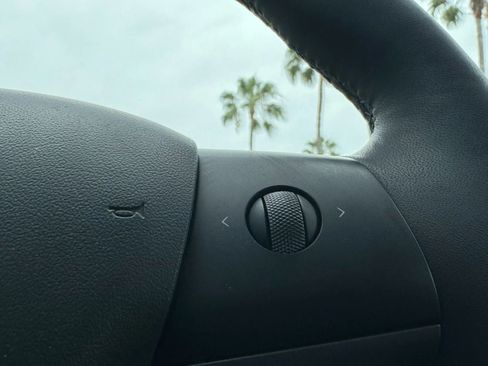 Used 2022 Tesla Model 3 Standard Range image 31