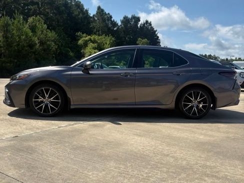 Used 2024 Toyota Camry SE FWD image 2