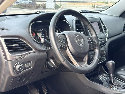 Used 2019 Jeep Cherokee Latitude Plus FWD image 10