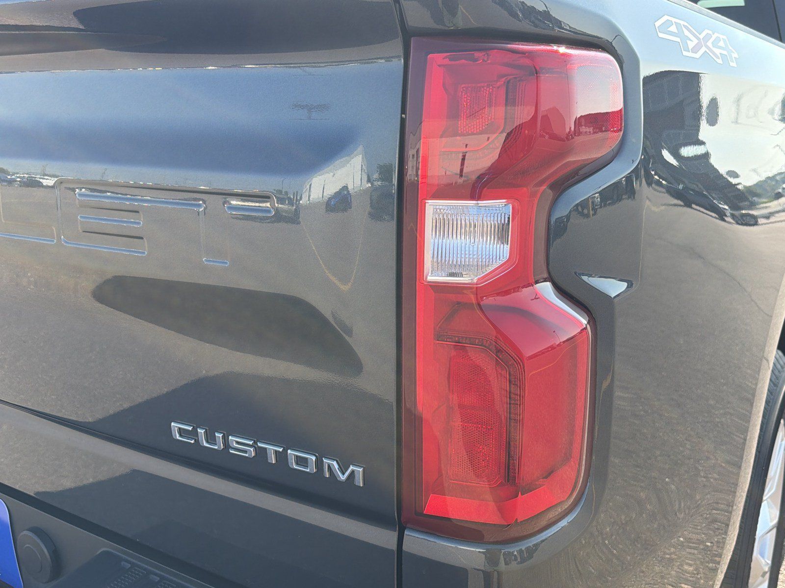 Used 2021 Chevrolet Silverado 1500 Custom w/ Safety Confidence Package AWD/4WD image 17