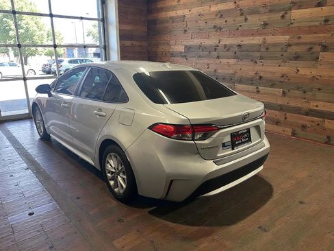 Used 2022 Toyota Corolla LE w/ LE Convenience Package FWD image 5