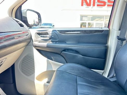 Used 2015 Chrysler Town & Country Touring w/ Driver Convenience Group FWD image 43