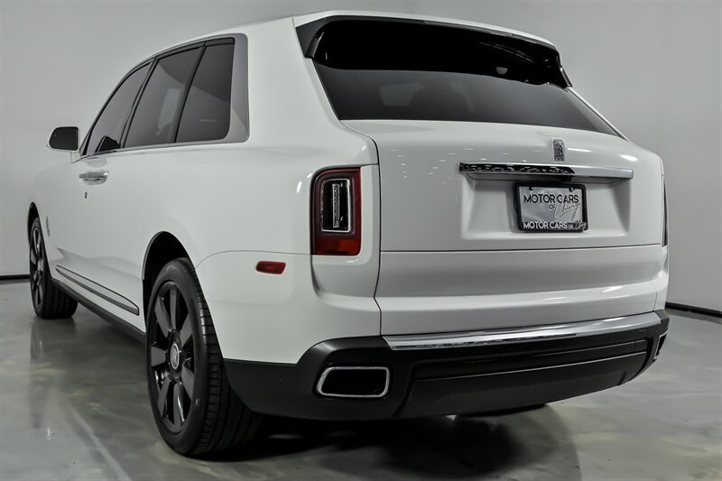 Used 2023 Rolls-Royce Cullinan w/ Leather Finishing Pack AWD/4WD image 9
