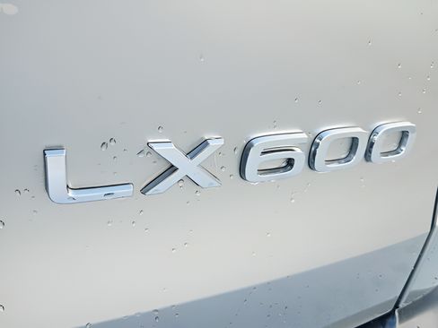 Used 2022 Lexus LX 600 4WD w/ Accessory Package (Z1) image 30