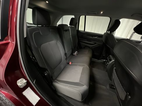 Used 2023 Jeep Grand Cherokee Laredo image 95