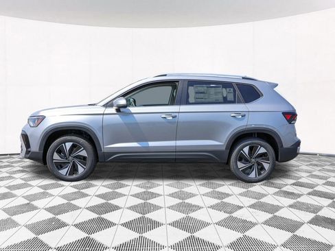 New 2025 Volkswagen Taos SE image 17