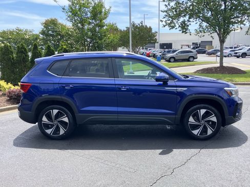 Used 2024 Volkswagen Taos SE AWD/4WD image 11