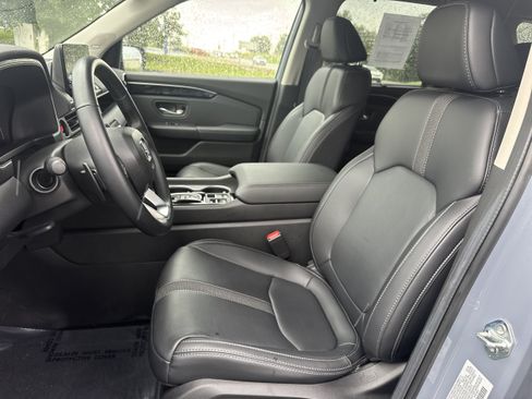 Used 2024 Honda Pilot Touring image 3