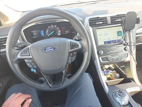 Used 2020 Ford Fusion SE FWD image 14