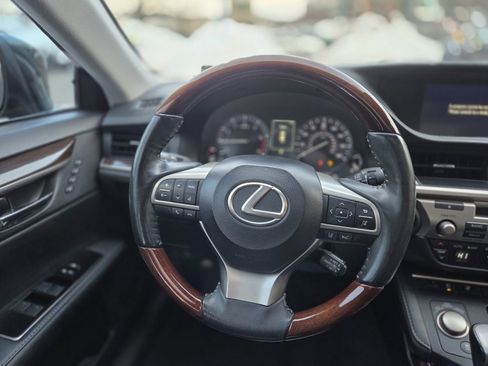 Used 2017 Lexus ES 350 w/ Luxury Package image 18