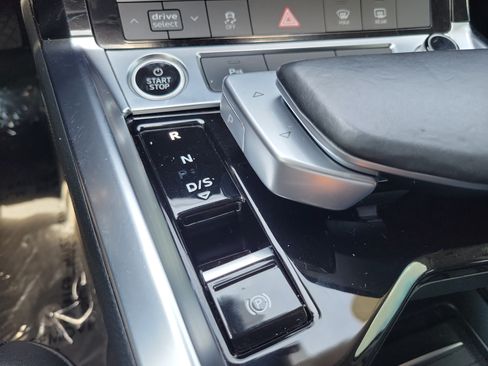 Used 2021 Audi e-tron Premium w/ Convenience Plus Package AWD/4WD image 25