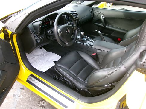 Used 2011 Chevrolet Corvette Grand Sport w/ Preferred Equipment Group RWD image 11