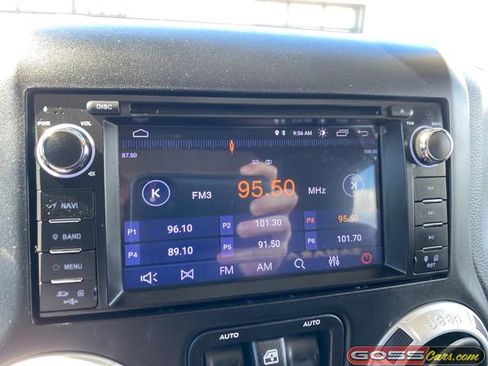 Used 2013 Jeep Wrangler Unlimited Sahara w/ Connectivity Group AWD/4WD image 10