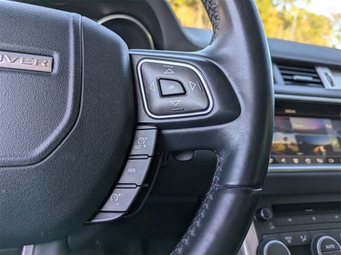 Used 2017 Land Rover Range Rover Evoque SE Premium image 21