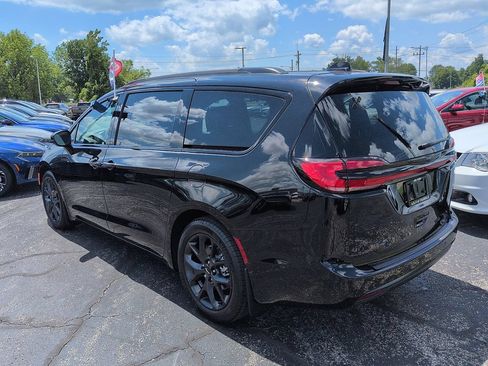 Used 2024 Chrysler Pacifica Touring-L w/ S Appearance Package FWD image 5