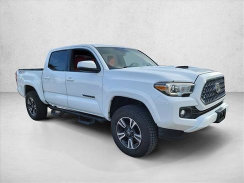 Used 2019 Toyota Tacoma TRD Sport AWD/4WD image 3