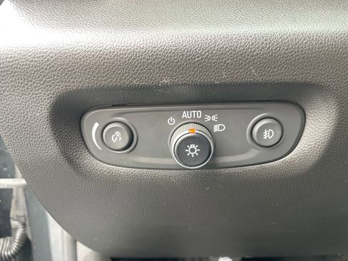 Used 2021 Chevrolet Traverse Premier image 35