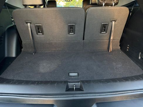 Used 2020 Chevrolet Traverse LT w/ LPO, Black Accent Package image 18