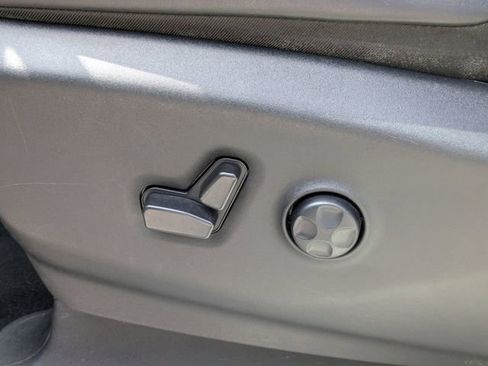 Used 2023 Chrysler Pacifica Touring-L FWD image 22