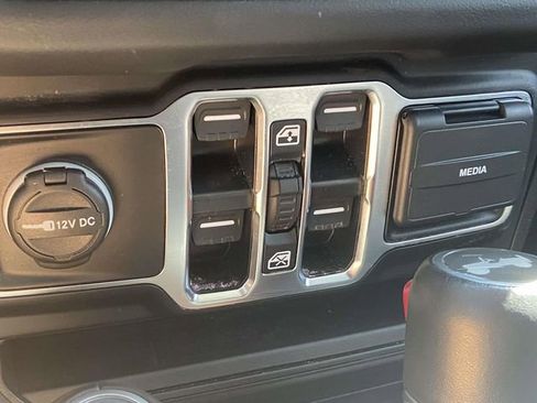 Used 2024 Jeep Wrangler Unlimited Sahara AWD/4WD image 23