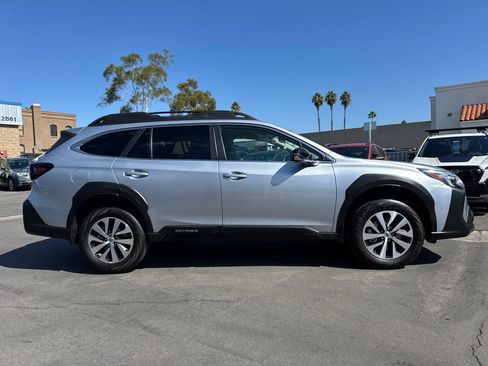 Used 2025 Subaru Outback Premium image 5