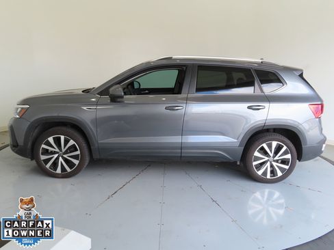 Used 2024 Volkswagen Taos SE image 8