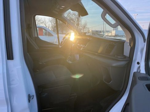 Used 2023 Ford Transit 350 XLT image 7