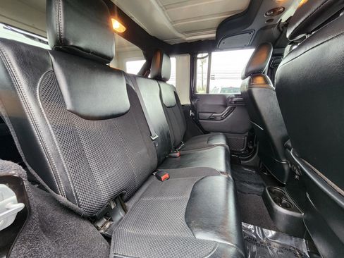 Used 2017 Jeep Wrangler Unlimited Sahara AWD/4WD image 54