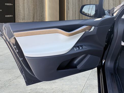 Used 2019 Tesla Model X 75D image 72