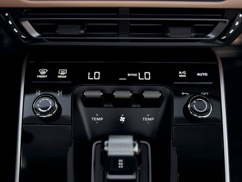 Used 2024 Porsche 911 Turbo image 64