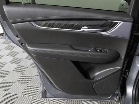 Used 2021 Cadillac XT6 Premium Luxury image 38