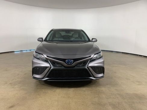 Used 2022 Toyota Camry SE FWD image 3