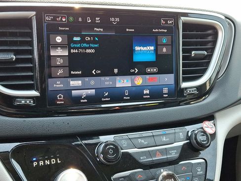 Certified 2024 Chrysler Pacifica Touring-L FWD image 20